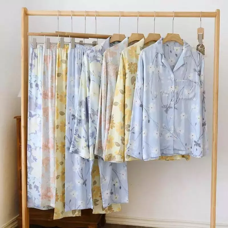 Pyjama satin jaune à fleurs