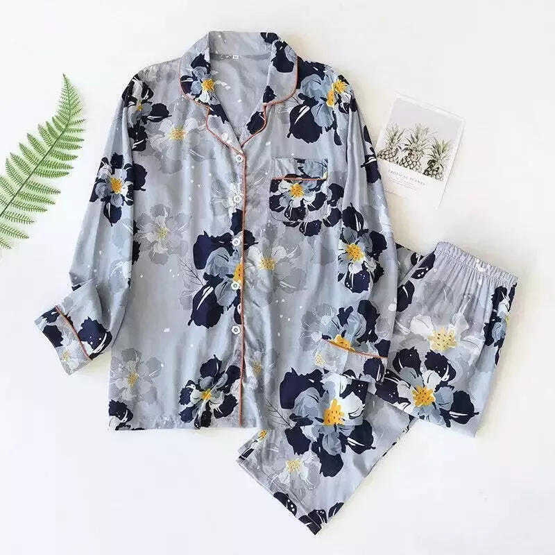 Pyjama satin bleu ciel à motifs